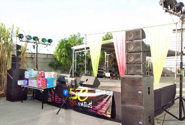 วงดนตรีแสดงสดงานแต่ง