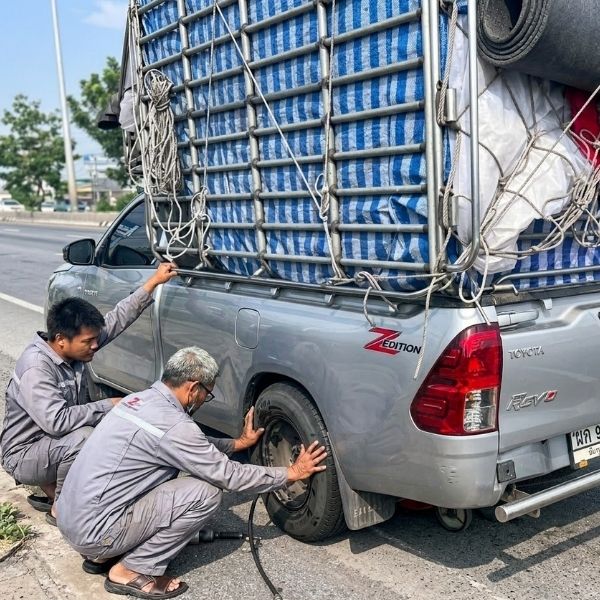 ปะยางและเปลี่ยนยางนอกสถานที่