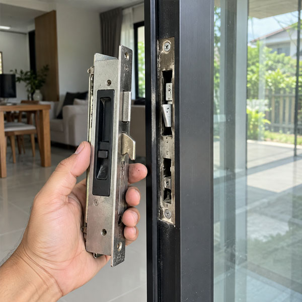 เปลี่ยน-ติดตั้งบานประตู DoorFixPro #29
