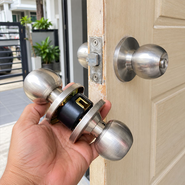 เปลี่ยนลูกบิด-กลอนประตู DoorFixPro #45