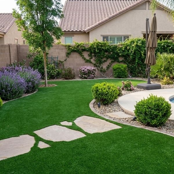 ปูหญ้าเทียมตกแต่งบ้าน จัดสวนหญ้าเทียม โดย GreenTurf