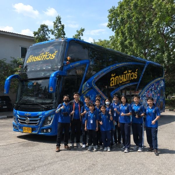 รถบัสรถตู้สำหรับเที่ยวทัศนศึกษา