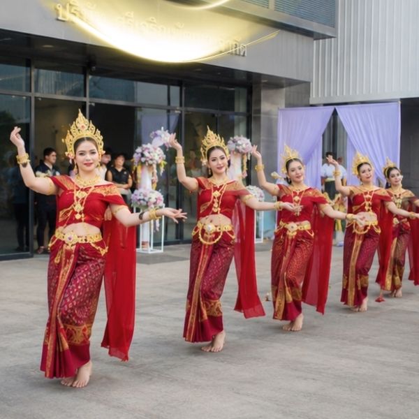 ผลงาน รำถวายมือ โดย SacredThai