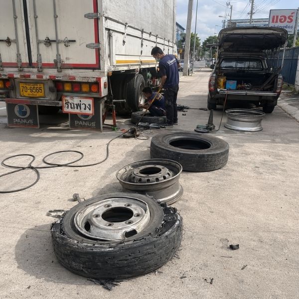 ทีมช่างปะยางมืออาชีพ TireRescue #11