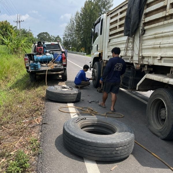ปะยางรถบรรทุกนอกสถานที่ TireRescue #15