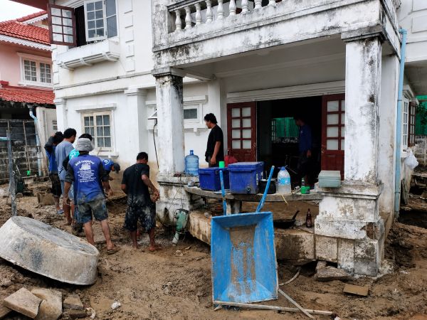 ซ่อมบ้านทรุด